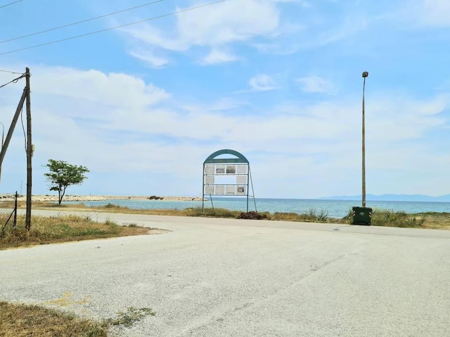 Mom'S Seaside Home Karianí Екстериор снимка