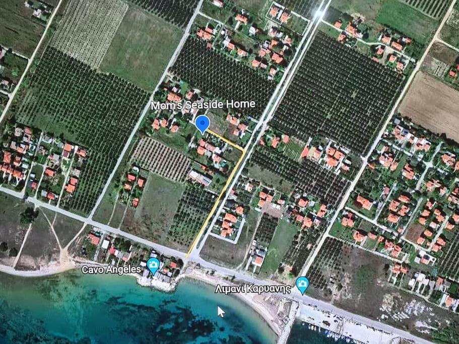 Mom'S Seaside Home Karianí Екстериор снимка