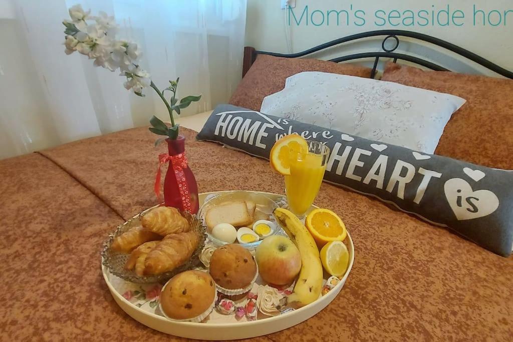 Mom'S Seaside Home Karianí Екстериор снимка