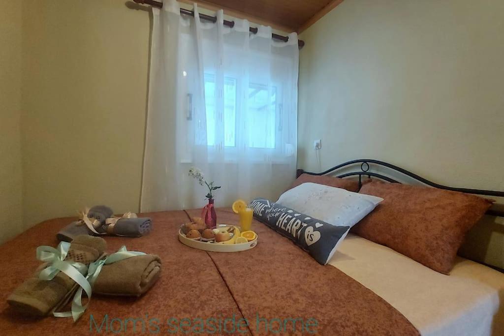 Mom'S Seaside Home Karianí Екстериор снимка