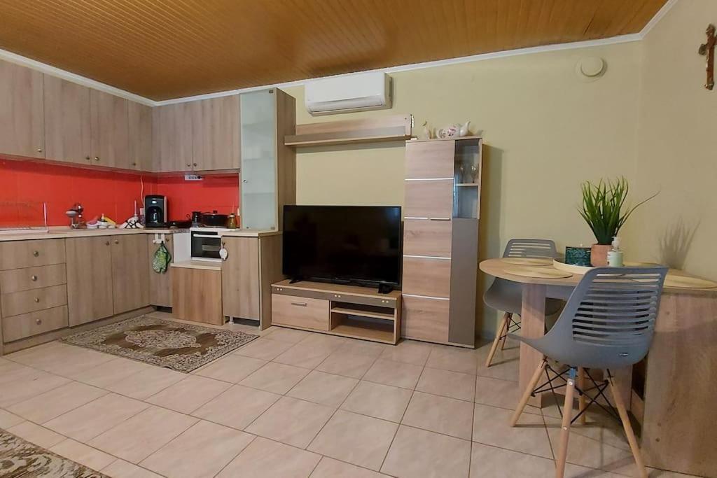 Mom'S Seaside Home Karianí Екстериор снимка