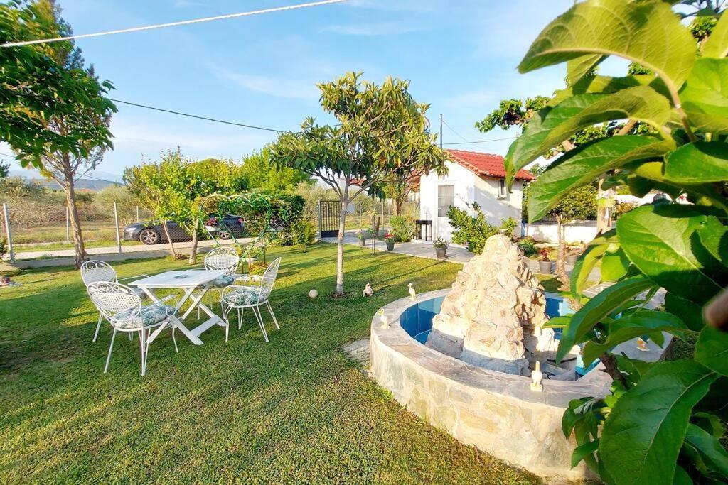 Mom'S Seaside Home Karianí Екстериор снимка