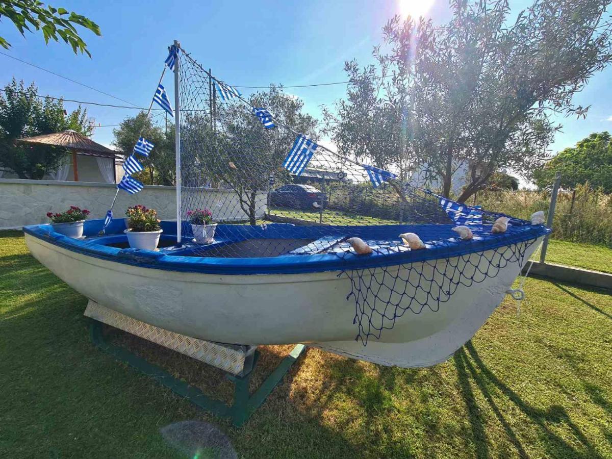 Mom'S Seaside Home Karianí Екстериор снимка