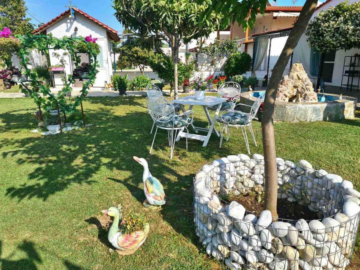 Mom'S Seaside Home Karianí Екстериор снимка