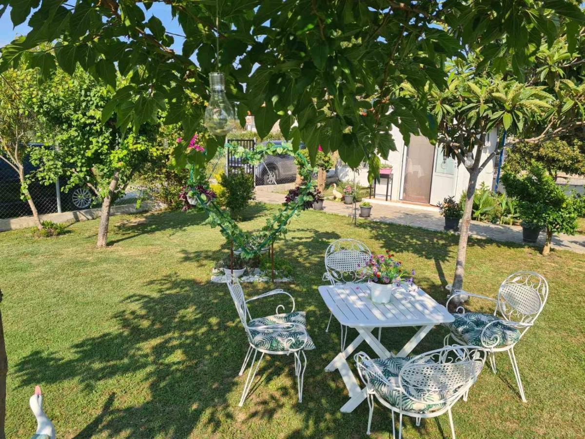 Mom'S Seaside Home Karianí Екстериор снимка